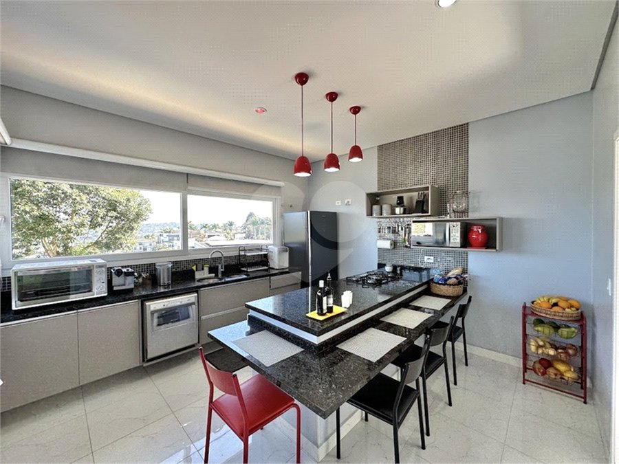 Casa à venda com 3 suítes no condomínio Golf Village, Carapicuíba - SP
