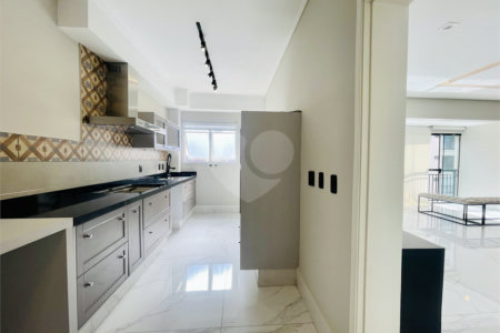 Apartamento à venda com 3 suítes em Vila Gilda, Santo André, SP