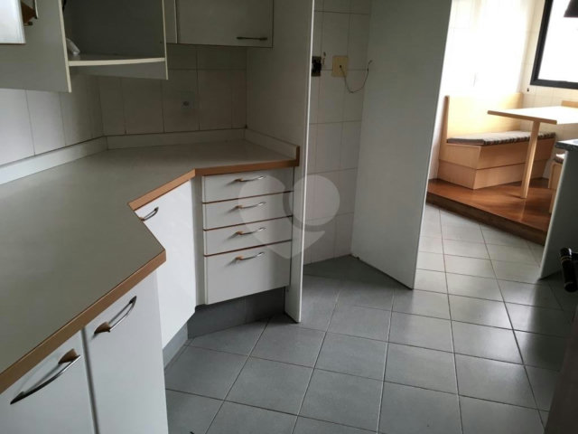 Apartamento à venda com 3 quartos, sendo 1 suíte,  em Santo Amaro, São Paulo, SP