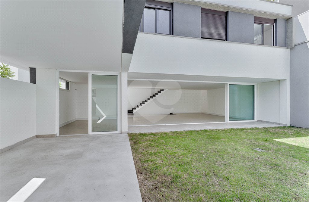 Casa à venda com 4 suítes no condomínio Edifício Jade, São Paulo - SP