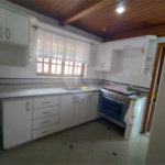 Casa à venda com 3 quartos, sendo 1 suíte, no condomínio Bosque de Greviléa, Vinhedo - SP