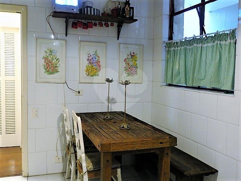 Casa à venda com 4 quartos, sendo 2 suítes, em Jardim Morumbi, São Paulo, SP