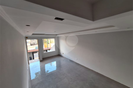 Sobrado à venda com 3 quartos, sendo 1 suíte, em Vila do Castelo, São Paulo, SP