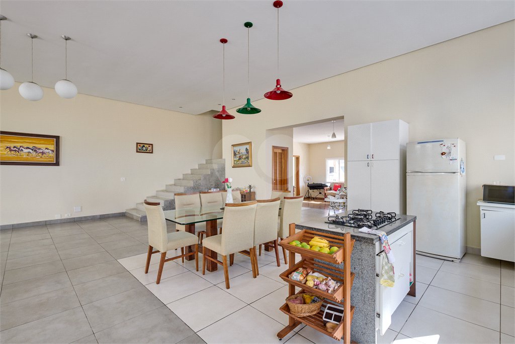 Casa à venda com 5 quartos, sendo 3 suítes, no condomínio Triplex, São Paulo - SP