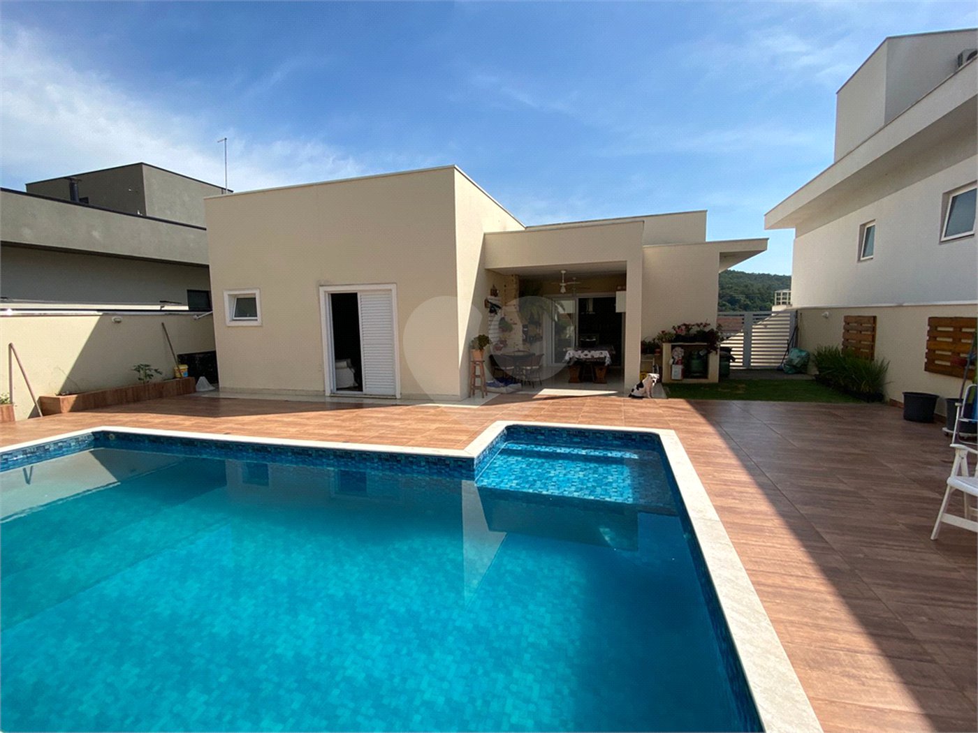 Linda casa Condomínio Santa Isabel I