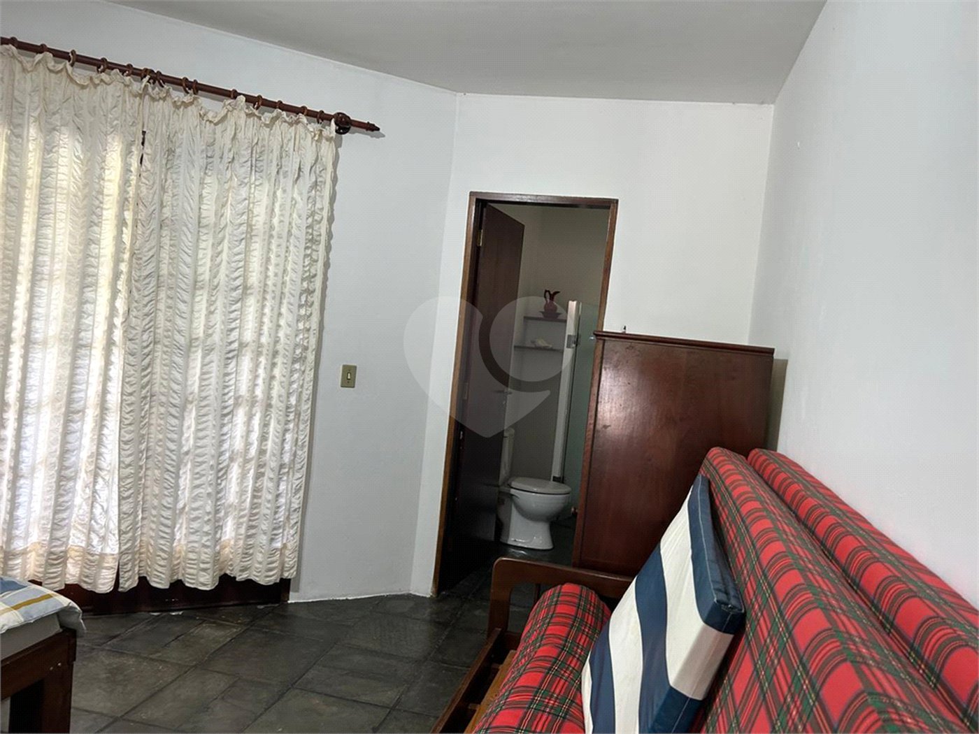 Casa à venda com 5 quartos, sendo 3 suítes, no condomínio Estância Marambaia, Vinhedo - SP