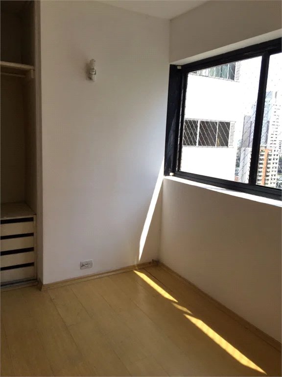 Apartamento à venda com 3 quartos, sendo 1 suíte, em Jardim Parque Morumbi, São Paulo, SP