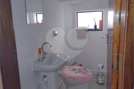Sobrado à venda com 3 quartos em Parque Santa Rosa, Suzano, SP
