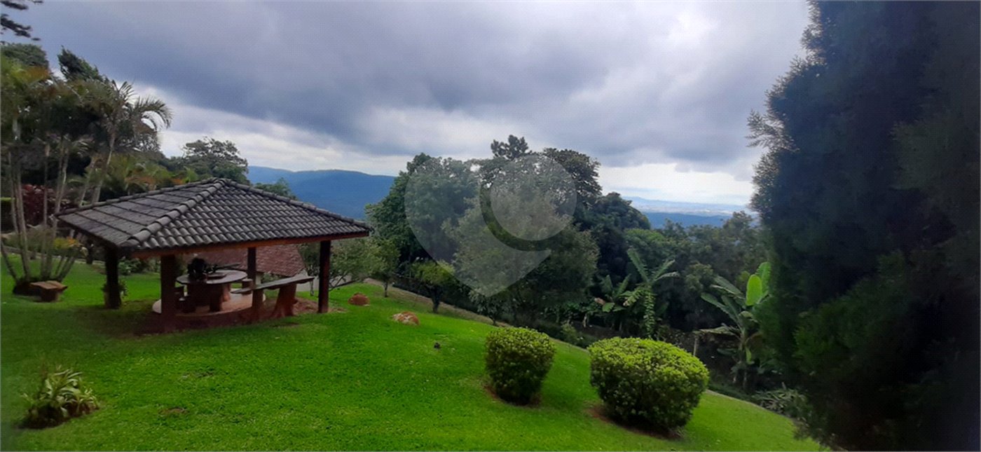 Sobrado para alugar com 4 suítes em Roseira, Mairiporã, SP
