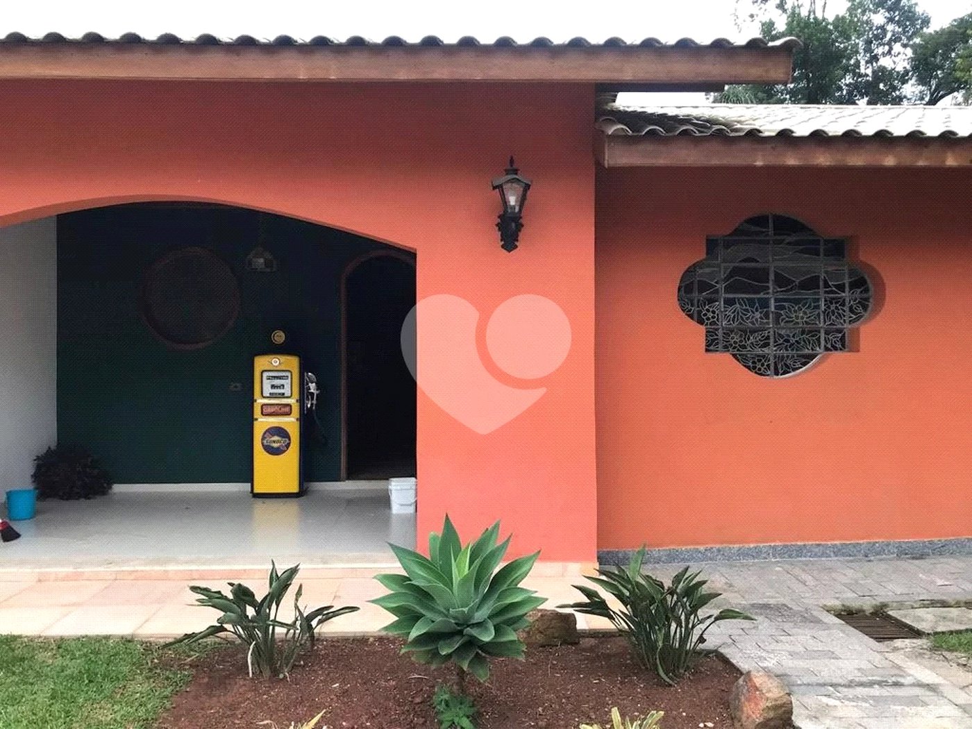 Casa à venda com 5 quartos, sendo 3 suítes, no condomínio Alpes da Cantareira, Mairiporã - SP