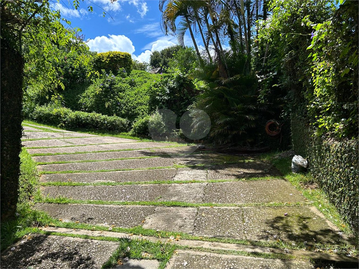 Casa à venda com 5 quartos, sendo 3 suítes, no condomínio Estância Marambaia, Vinhedo - SP