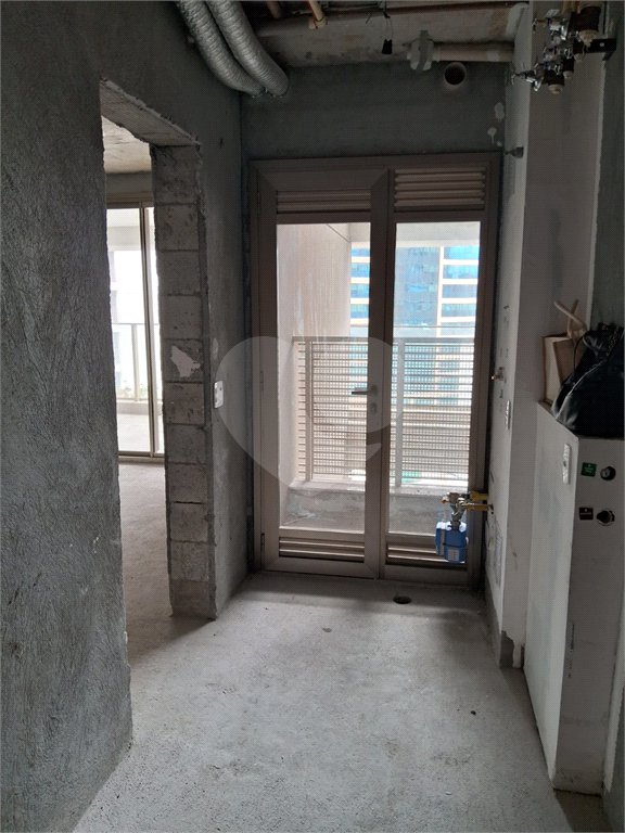Apartamento à venda com 3 suítes em Moema, São Paulo, SP