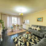 Apartamento com 2 dormitórios e suíte + dependência de serviço completa na Ponta da Praia – Localização privilegiada próximo à Praça Dino Bueno