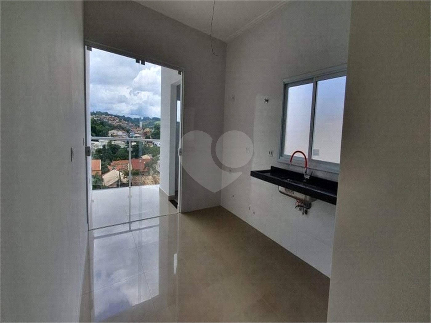 Casa à venda com 3 quartos, sendo 1 suíte, em Vila Santa Rosália, São Roque, SP