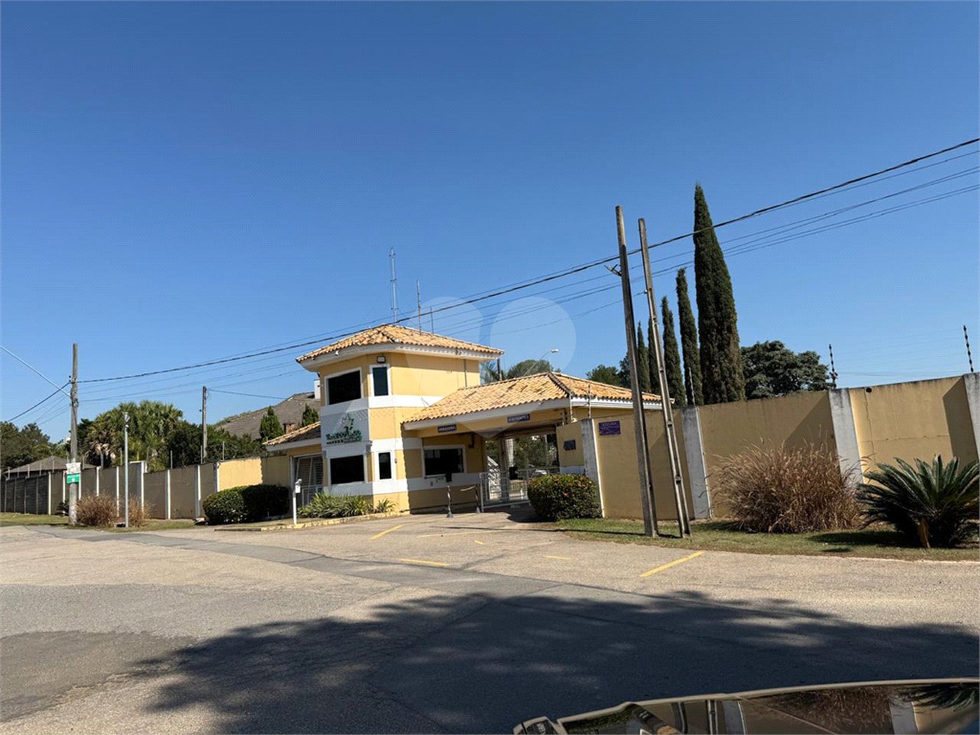 Casa à venda com 3 quartos, sendo 1 suíte, no condomínio Vale do Lago, Sorocaba - SP