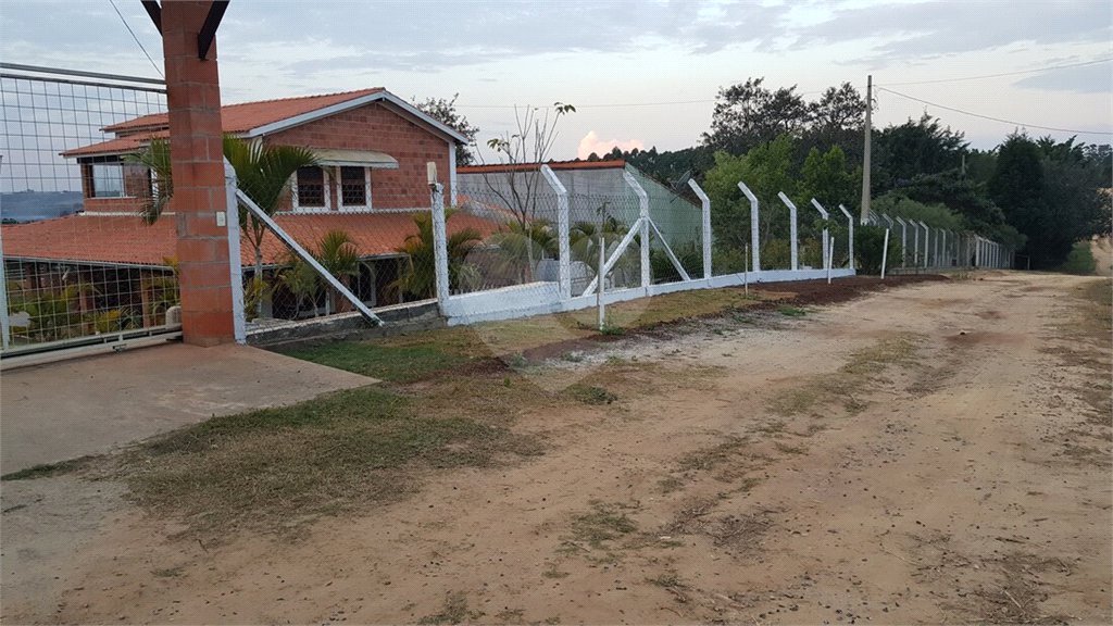 Chácara à venda com 3 quartos, sendo 1 suíte, no Centro, Araçoiaba da Serra, SP