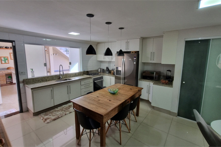 Sobrado à venda com 4 quartos, sendo 1 suíte, em Tremembé, São Paulo, SP