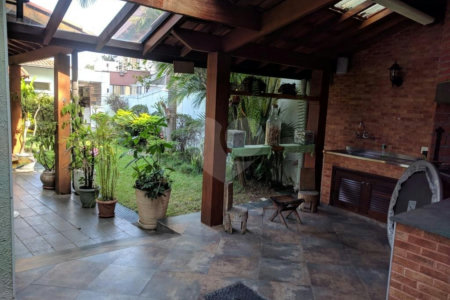 Sobrado à venda ou para alugar com 5 quartos, sendo 3 suítes, em Jardim Marajoara, São Paulo, SP