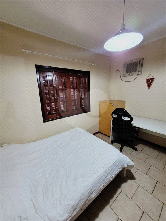 Sobrado à venda com 4 quartos, sendo 1 suíte, em Jardim Regina, Indaiatuba, SP
