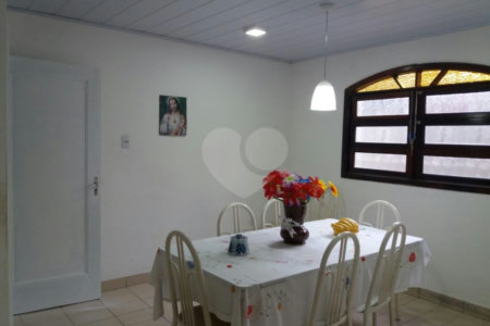 Casa à venda com 4 quartos, sendo 1 suíte,  em Jardim Helga, São Paulo, SP