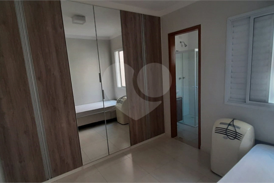 Casa à venda com 3 quartos, sendo 2 suítes, no condomínio Mário Araújo, São Paulo - SP
