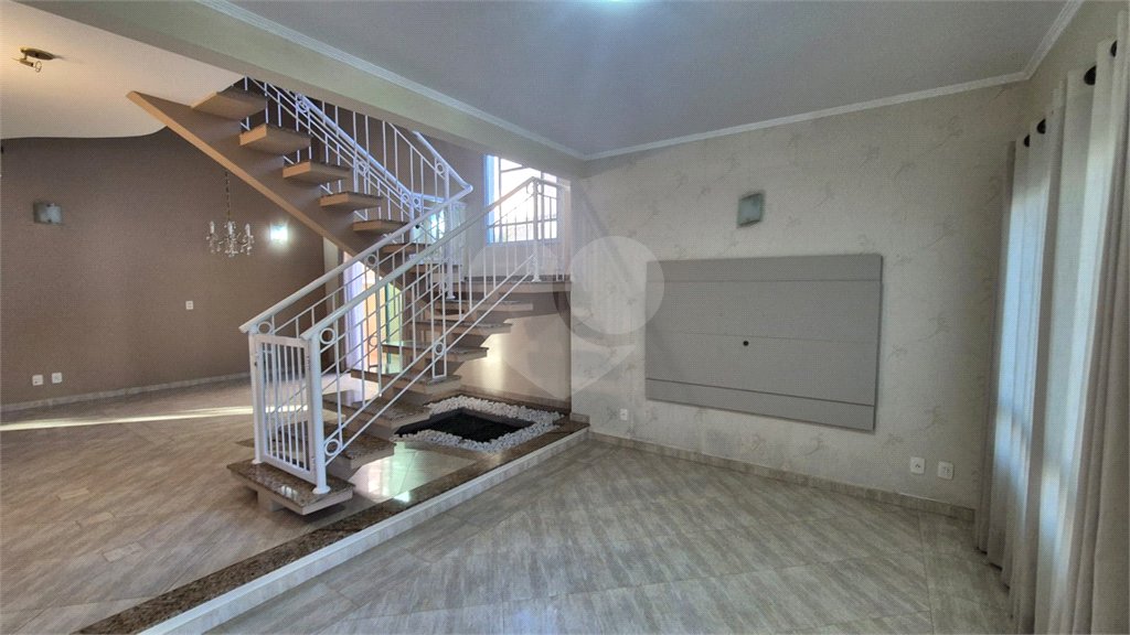 Casa para alugar com 3 quartos, sendo 1 suíte, no condomínio Recanto dos Paturis, Vinhedo - SP