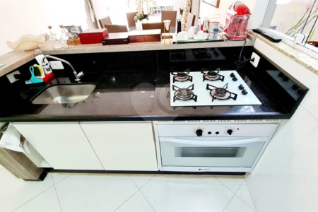 Sobrado à venda com 3 quartos, sendo 1 suíte,  em Jardim Leocádia, Sorocaba, SP