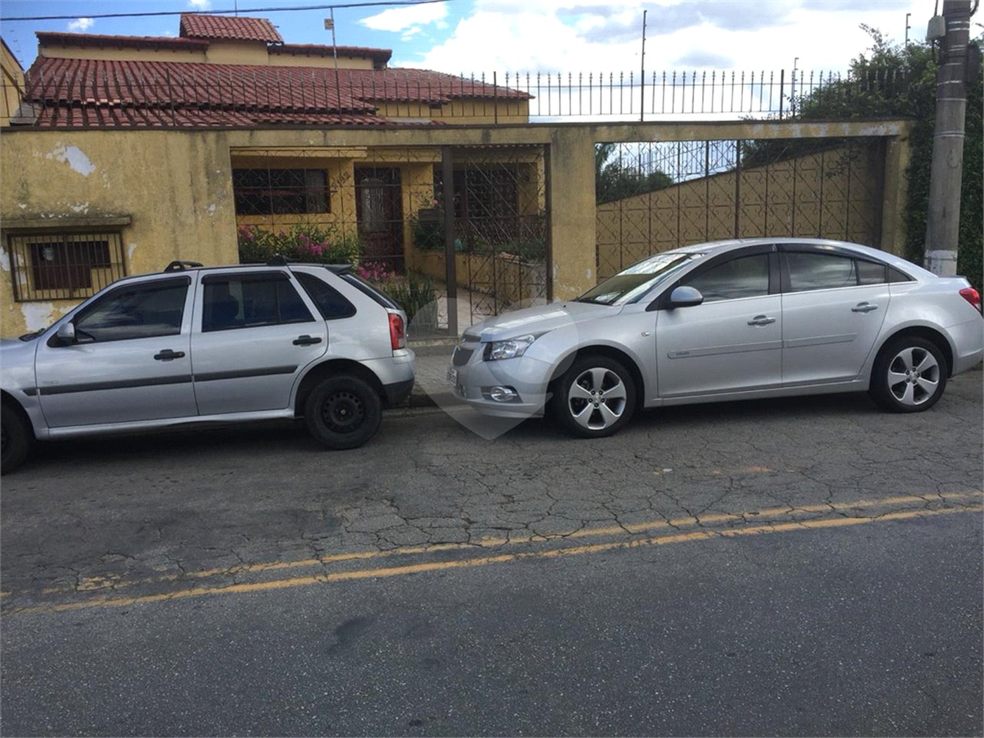 Casa à venda com 3 quartos, sendo 1 suíte,  em Vila Oliveira, Mogi das Cruzes, SP