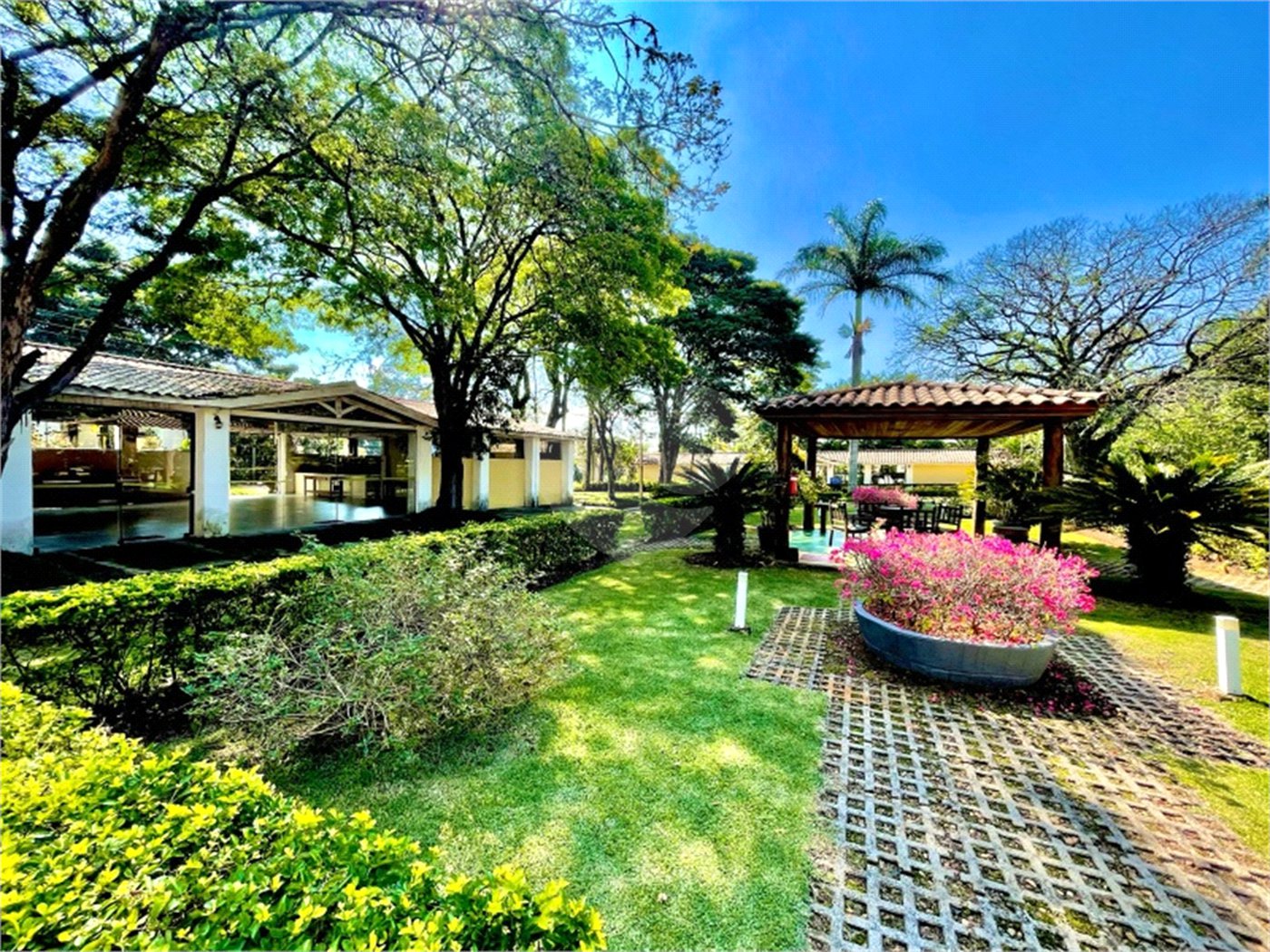 Casa à venda com 4 suítes no condomínio Vale do Lago, Sorocaba - SP