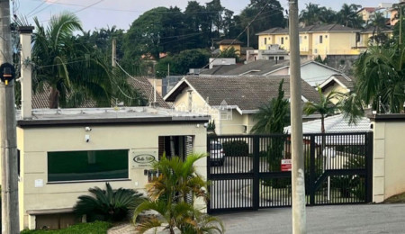 Casa à venda com 3 quartos, sendo 1 suíte, no condomínio Bella Vita, Atibaia - SP