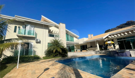 Casa à venda com 4 suítes no condomínio Haras Paineiras, Salto - SP