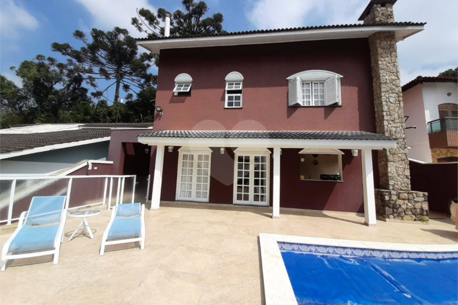 Sobrado à venda com 4 quartos, sendo 3 suítes, em Tremembé, São Paulo, SP