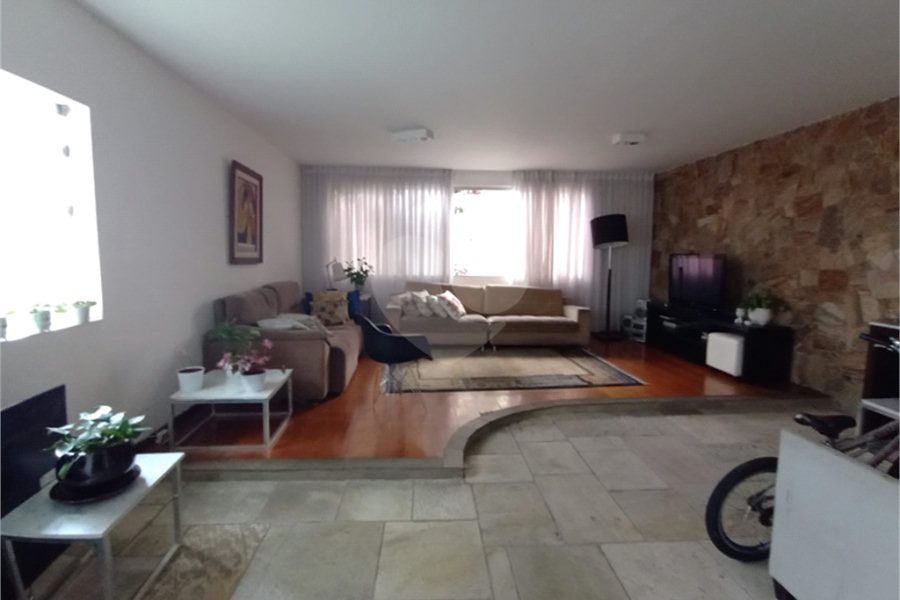 Casa à venda com 4 quartos, sendo 1 suíte, em Santana, São Paulo, SP