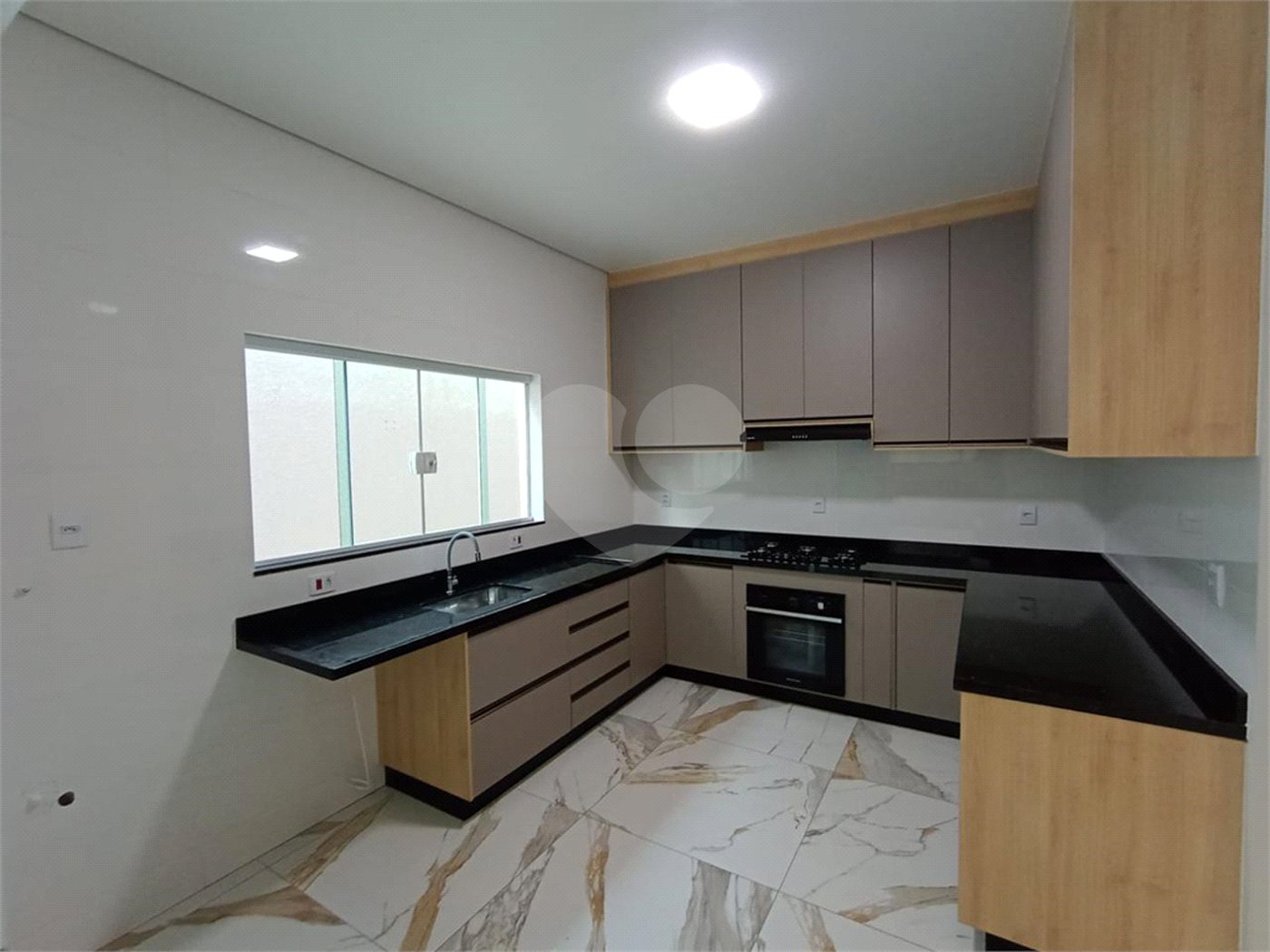 Casa à venda com 3 quartos, sendo 1 suíte,  em Vila Nova Aparecida, Mogi das Cruzes, SP