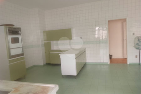 Apartamento à venda com 4 quartos, sendo 1 suíte, em República, São Paulo, SP