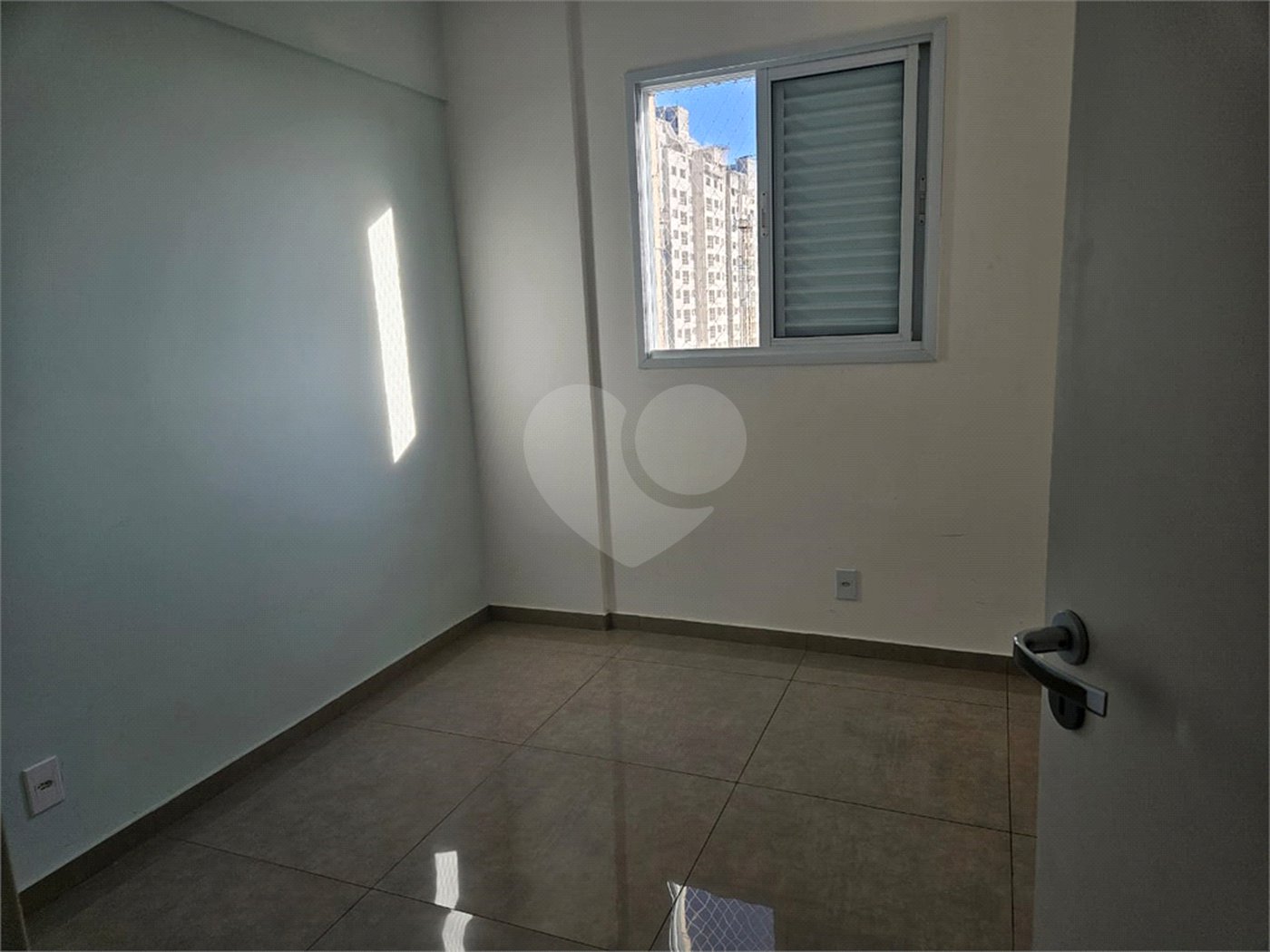 Apartamento à venda com 3 quartos, sendo 1 suíte, no Centro, Poá, SP
