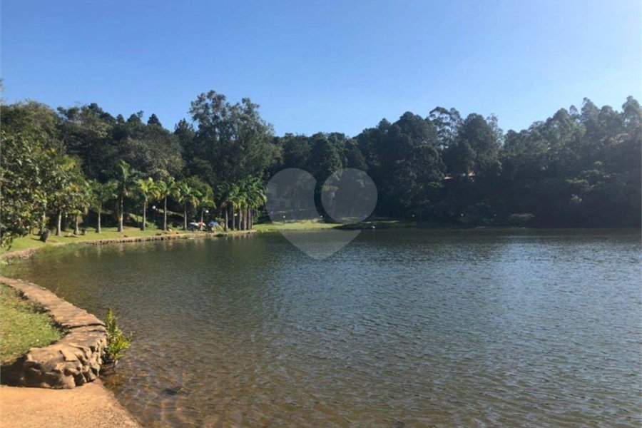 Casa à venda com 4 quartos, sendo 1 suíte, no condomínio Loteamento Haras El Passo, Mairiporã - SP