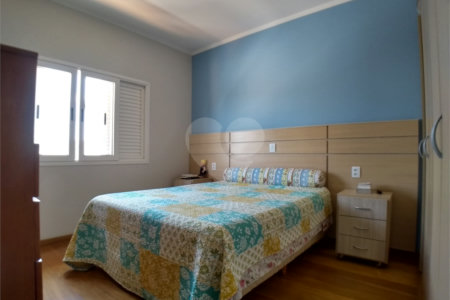 Casa à venda com 3 quartos, sendo 2 suítes,  no condomínio Vila Hípica I, Vinhedo - SP