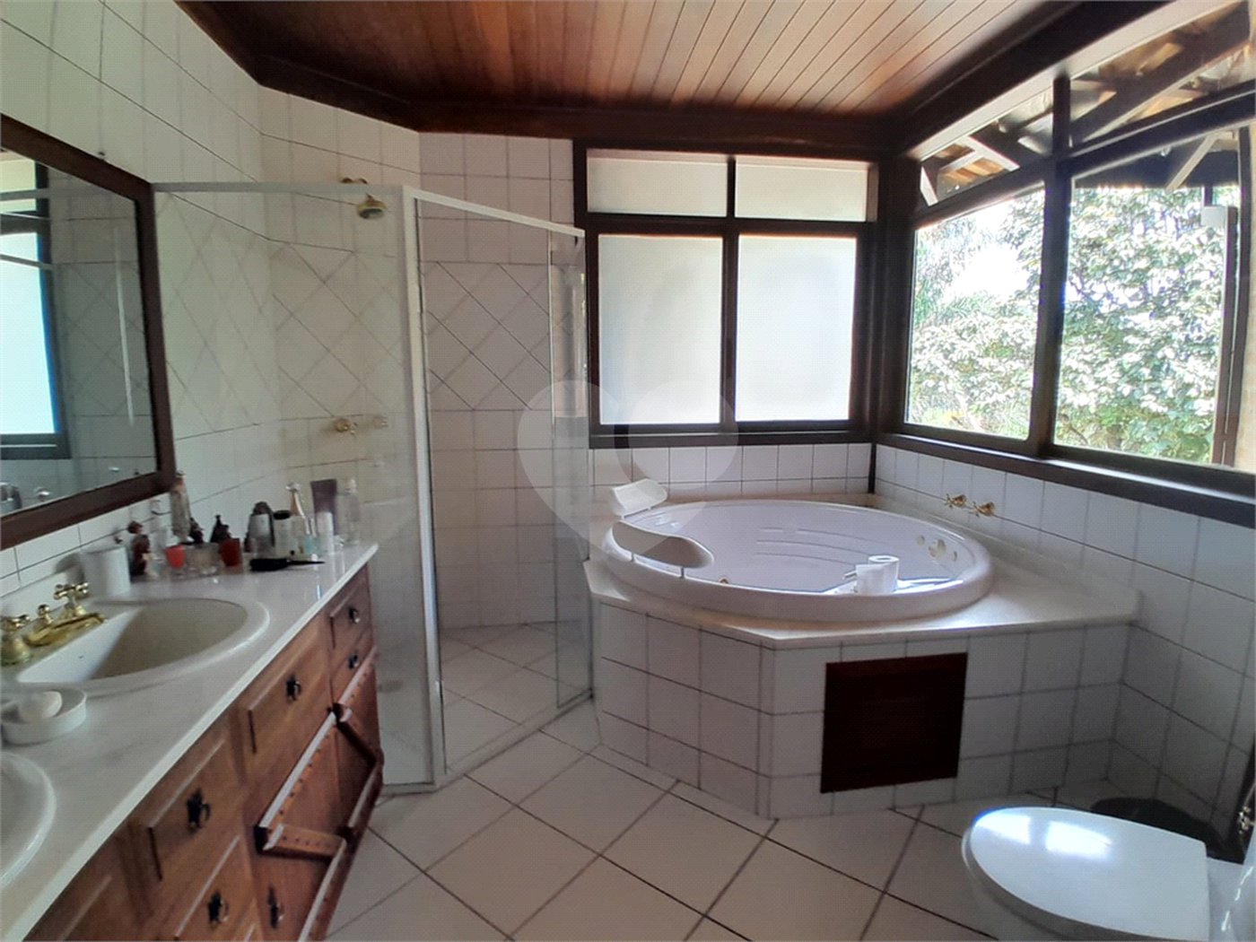 Casa à venda com 4 quartos, sendo 2 suítes, no condomínio Cantareira, Mairiporã - SP