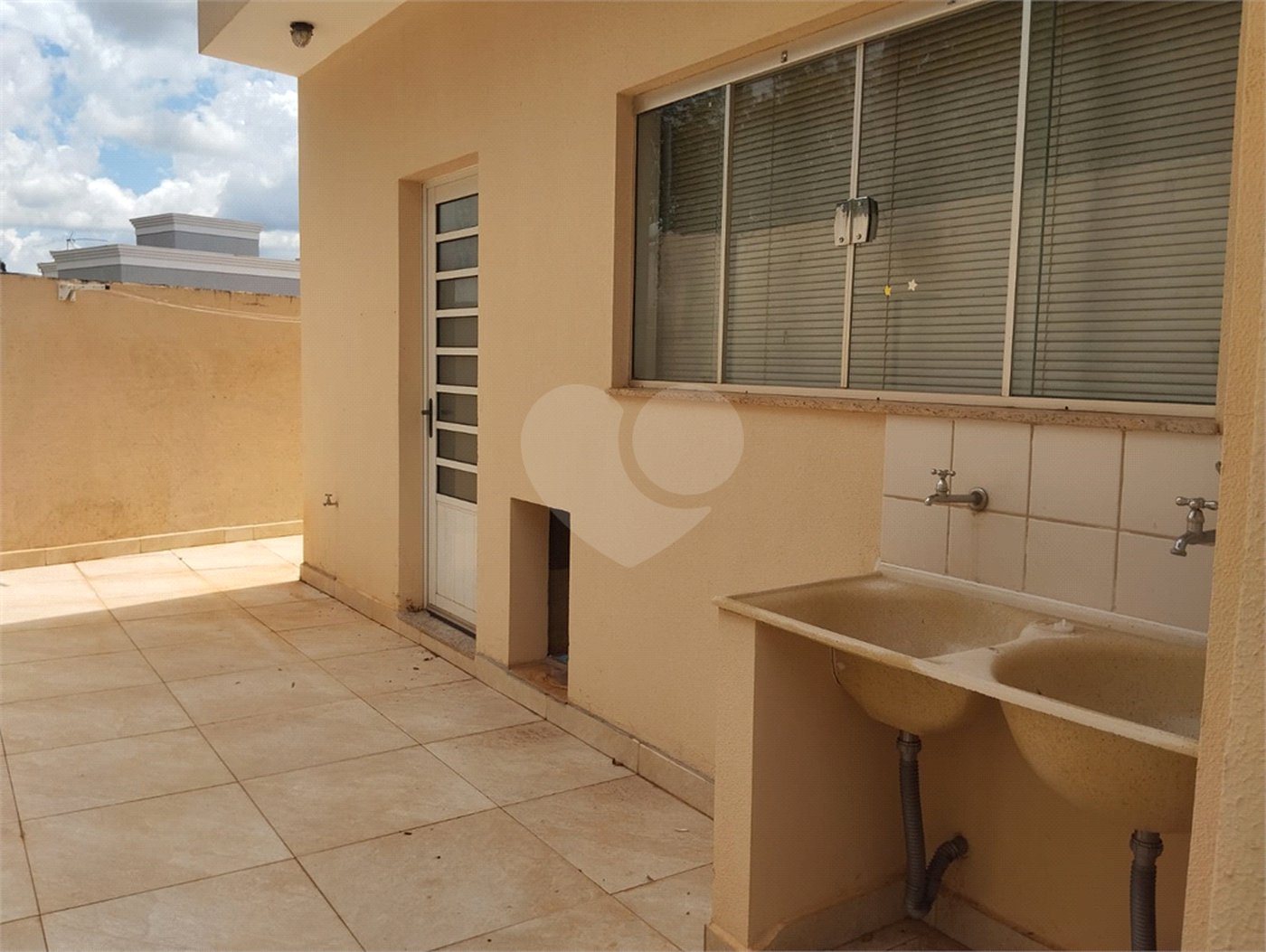 Sobrado à venda com 4 quartos, sendo 3 suítes, em Altos do Jaraguá, Araraquara, SP