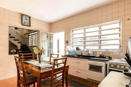 Sobrado à venda com 4 quartos, sendo 1 suíte,  em Vila Dalila, São Paulo, SP