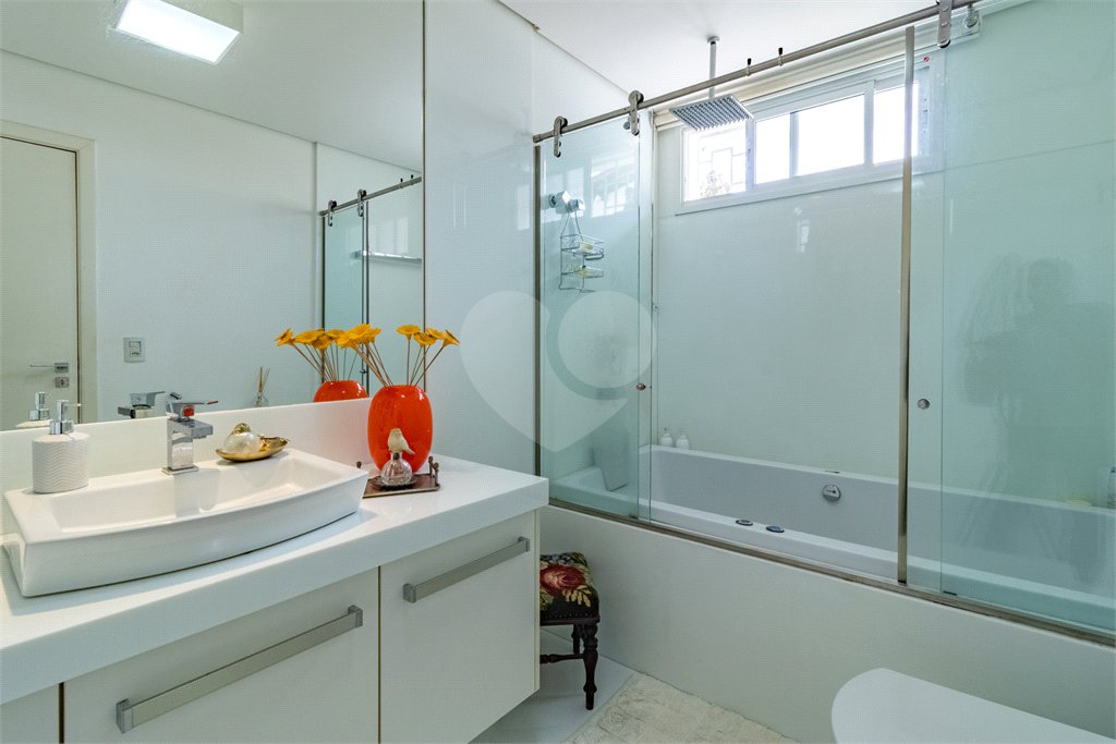 Casa à venda com 5 quartos, sendo 4 suítes, em Alto da Lapa, São Paulo, SP