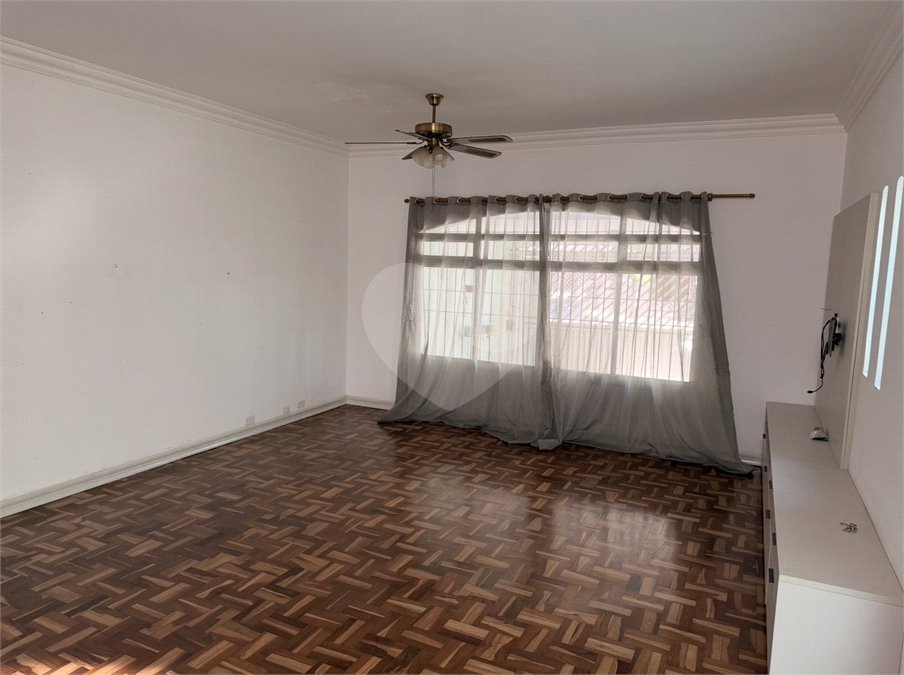 Sobrado à venda com 2 suítes em Vila Marari, São Paulo, SP