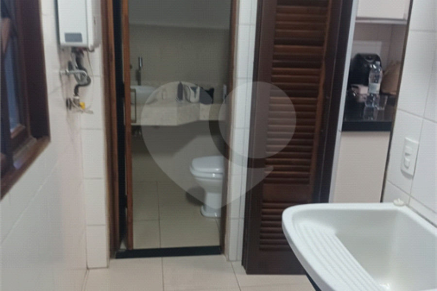 Casa à venda ou para alugar com 3 quartos, sendo 1 suíte, no condomínio Parque Suiça, Caieiras - SP