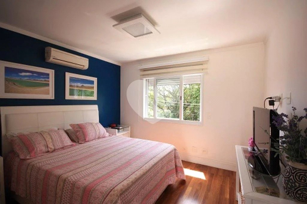 Casa à venda com 4 quartos, sendo 2 suítes, no condomínio Melbourne Residence, São Paulo - SP