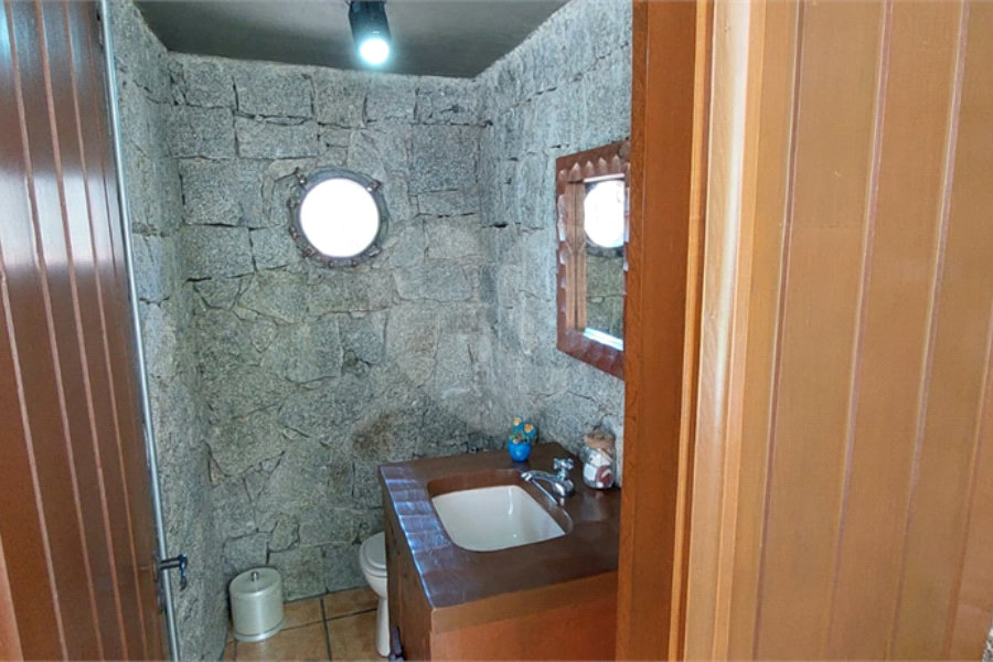 Casa à venda com 3 quartos, sendo 2 suítes, no condomínio Alpes de Caieiras, Caieiras - SP