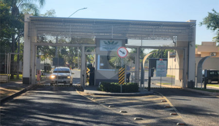 Casa à venda com 3 quartos, sendo 1 suíte, no condomínio Jd. Parque Alvorada, Araraquara - SP
