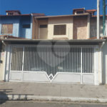 Sobrado à venda com 3 quartos, sendo 1 suíte,  em Vila Lavínia, Mogi das Cruzes, SP