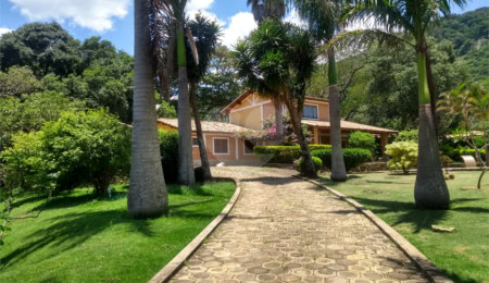 Chácara à venda com 4 quartos, sendo 1 suíte,  em Bairro dos Pires, Extrema, MG