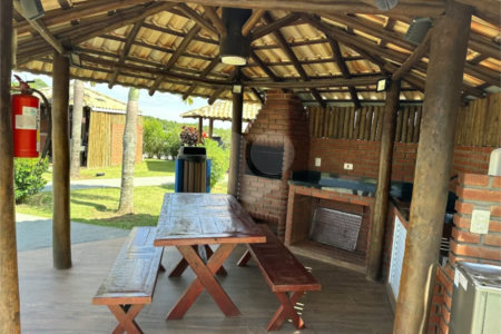 Casa à venda com 3 suítes no condomínio Colinas de Inhandjara, Itupeva - SP